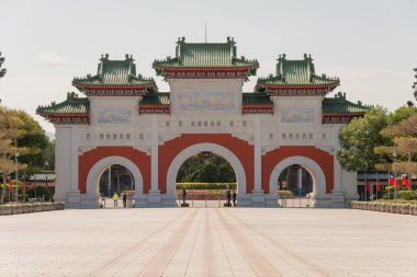 Taipei, Tayvan - Ulusal Devrimci Şehitler Tapınağı (Taipei Şehitleri Tapınağı). Tayvan 'ın Taipei şehrinde ünlü bir turizm merkezi..