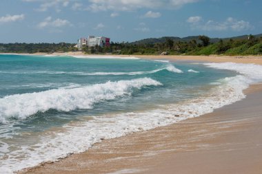 Pingtung İlçesi, Tayvan - Kenting Ulusal Parkı 'ndaki Kenting Sahili. Pingtung County, Tayvan 'da Hengchun Kasabası' nda ünlü bir turistik mekan..