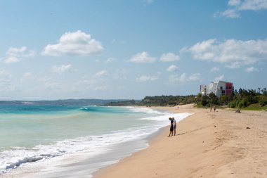 Pingtung İlçesi, Tayvan - Kenting Ulusal Parkı 'ndaki Kenting Sahili. Pingtung County, Tayvan 'da Hengchun Kasabası' nda ünlü bir turistik mekan..
