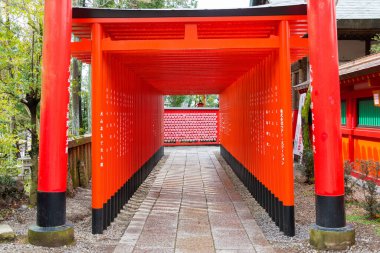 Aichi, Japonya - Inuyama, Aichi, Japonya 'daki Sanko Inari Tapınağı. Tapınakların 400 yıllık bir geçmişi var..