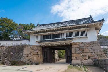Okayama, Japonya - Okayama, Japonya 'daki Okayama Şatosu. Ana kule ilk olarak 1597 'de inşa edildi, 1945' te yıkıldı ve 1966 'da betonda çoğaldı..