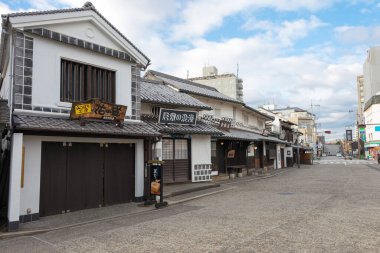 Okayama, Japonya - Kurashiki Bikan tarihi bölgesi. Kurashiki, Okayama, Japonya 'da ünlü bir turizm merkezi..