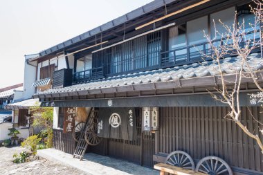 Gifu, Japonya - Nakatsugawa 'daki Magome-juku, Gifu, Japonya. Magome-juku, Edo (Tokyo) ve Kyoto arasındaki ünlü Nakasendo patikasının tarihi bir şehridir..