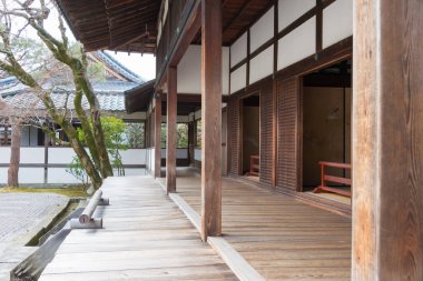 Kyoto, Japonya - Kyoto, Japonya 'daki Ninna-ji Tapınağı. Antik Kyoto Tarihi Anıtları 'nın (UNESCO Dünya Mirası Sitesi) bir parçasıdır (Kyoto, Uji ve Otsu Şehirleri)..