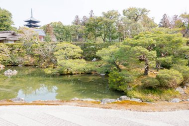 Kyoto, Japonya - Kyoto, Japonya 'daki Ninna-ji Tapınağı. Antik Kyoto Tarihi Anıtları 'nın (UNESCO Dünya Mirası Sitesi) bir parçasıdır (Kyoto, Uji ve Otsu Şehirleri)..