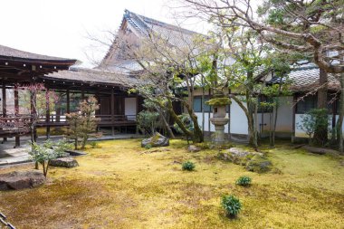 Kyoto, Japonya - Kyoto, Japonya 'daki Ninna-ji Tapınağı. Antik Kyoto Tarihi Anıtları 'nın (UNESCO Dünya Mirası Sitesi) bir parçasıdır (Kyoto, Uji ve Otsu Şehirleri)..