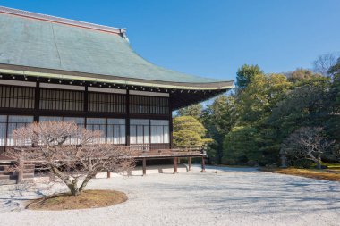Kyoto, Japonya - Japonya 'daki Sento İmparatorluk Sarayı (Sento Gosho). Eskiden emekli imparatorlar için bir saray olan büyük bir bahçe..