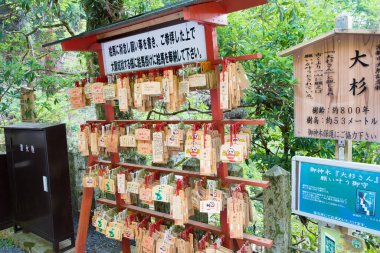 Kyoto, Japonya - Japonya, Kyoto 'daki Kurama-dera Tapınağı' ndaki Yuki Tapınağı 'nda geleneksel ahşap dua tableti (Ema). Tapınak M.S. 940 yılında kuruldu..