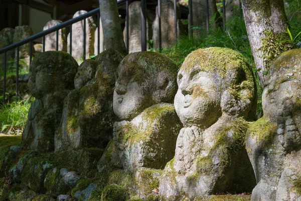 日本京都 日本京都奥塔基Nenbutsu Ji寺的Rakan雕塑 该寺于1955年重建 — 图库照片