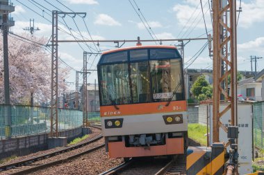 Kyoto, Japonya - Eizan Electric Railway Type 900 Eizan Main Line view from Demachiyanagi Station, Japonya.