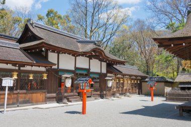 Kyoto, Japonya - 06 Nisan 2020 - Kawai Tapınağı Shimogamo Tapınağı, Kyoto, Japonya. UNESCO Dünya Mirası Alanının bir parçasıdır - Antik Kyoto Tarihi Eserleri.