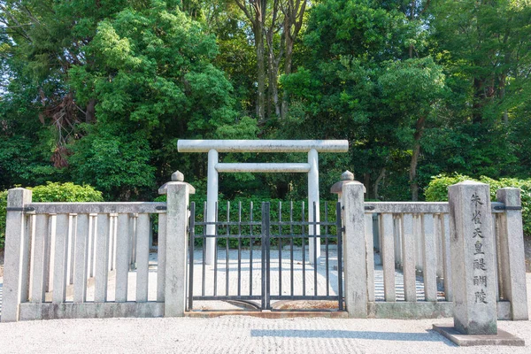 Кіото Японія Гробниця Імператора Сузаку Кіото Японія Імператор Сузаку 923 — стокове фото
