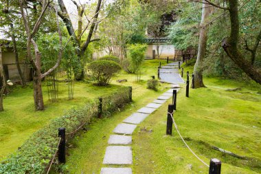 Kyoto, Japonya - Japonya, Kyoto 'daki Konchi-in Tapınağı' nda Japon bahçesi. Tapınak ilk olarak 1394-1427 'de inşa edildi..