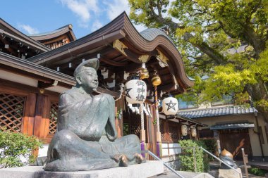 Kyoto, Japonya - Japonya, Kyoto 'daki Seimei Tapınağı' nda Abe no Seimei Heykeli. Abe no Seimei (921-1005), Japonya 'da Heian döneminin ortasında onmyodo konusunda önde gelen bir uzmandır.