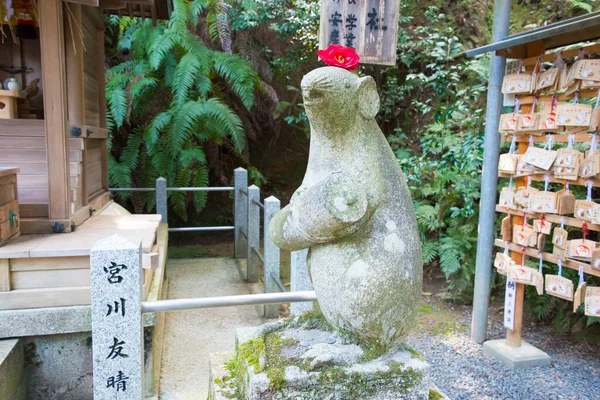 京都の乙葉神社でマウス像 創建は仁和4年 887年 — ストック写真