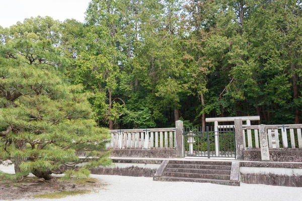 山科の天智天皇陵 天智天皇 てんじてんのう 推古天皇2年 626年 天武天皇2年 672年 — ストック写真