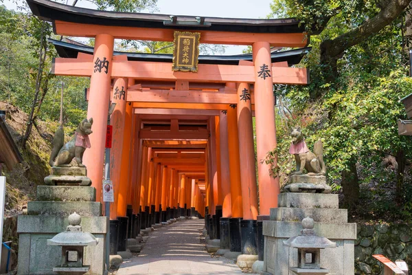 Kyoto Japan Red Torii Gate Vid Fushimi Inari Taisha Helgedomen — Stockfoto