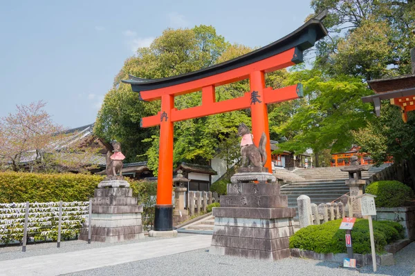 日本京都 日本京都抚顺市的抚顺寺 富士康的Inari Taisha是京都最重要的神道神龛 也是它最引人注目的景点之一 — 图库照片