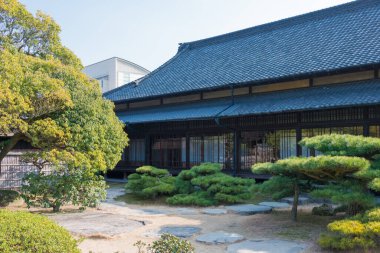 Kagawa, Japonya - Takamatsu Kalesi 'nde Hiunkaku Villa (Tamamo Park), Kagawa, Japonya. Şato ilk olarak 1590 yılında inşa edildi ve Japonya 'nın En İyi 100 Kalesi' nin bir parçası oldu..