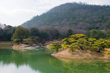 Kagawa, Japonya - Takamatsu, Kagawa, Japonya 'daki Ritsurin Bahçesi. Ritsurin Bahçesi Japonya 'nın en ünlü tarihi bahçelerinden biridir..