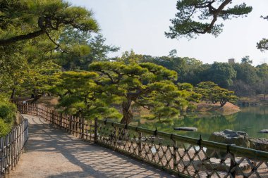 Kagawa, Japonya - Takamatsu, Kagawa, Japonya 'daki Ritsurin Bahçesi. Ritsurin Bahçesi Japonya 'nın en ünlü tarihi bahçelerinden biridir..