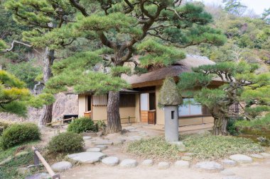 Kagawa, Japonya - Takamatsu, Kagawa, Japonya 'daki Ritsurin Bahçesi. Ritsurin Bahçesi Japonya 'nın en ünlü tarihi bahçelerinden biridir..