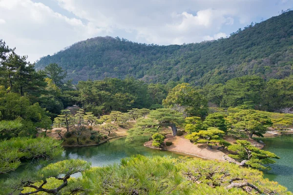 香川県 香川県高松市にある栗林公園 栗林公園は日本で最も有名な歴史ある庭園の一つです — ストック写真