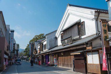 Mie, Japonya - Ise, Mie, Japonya 'da Charaimachi. Oharaimachi, Ise Büyük Tapınağı 'nın iç mabedine geleneksel yaklaşımdır..