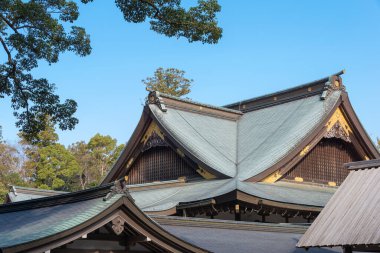 Mie, Japonya - Ise Büyük Tapınağı (Ise Jingu Naiku - iç tapınak) Ise, Mie, Japonya. Tapınak 1500 yıllık bir tarihti..