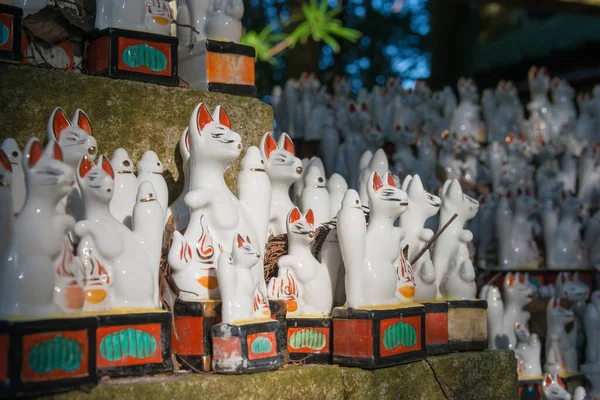 三重県 三重県伊勢市の赤根矢代神社の狐像 神社は1000年以上の歴史がありました — ストック写真