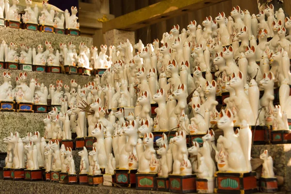 三重県 三重県伊勢市の赤根矢代神社の狐像 神社は1000年以上の歴史がありました — ストック写真