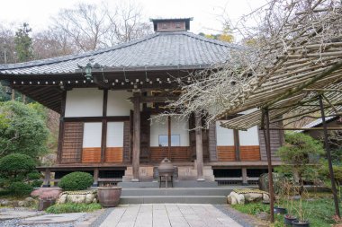 Kanagawa, Japonya - Kamakura, Kanagawa, Japonya 'daki Kosokuji Tapınağı. Tapınak ilk olarak 1274 yılında inşa edildi..