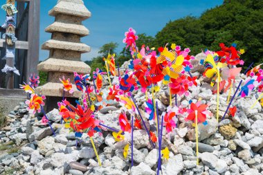 Aomori, Japonya - Japonya, Aomori, Mutsu 'daki Osorezan Bodaiji Tapınağı' ndaki Yel Değirmeni. M.S. 862 yılında ünlü keşiş Ennin tarafından kurulmuştur..
