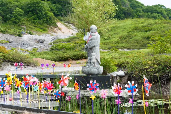青森県 日本の青森県陸奥の大雪山菩提寺の地蔵菩薩像 862年に有名な僧円仁によって創建されました — ストック写真