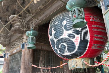 Chiba, Japonya Narita, Chiba, Japonya 'daki Narita-san Shinsho-ji Tapınağı' nda Büyük Fener. Tapınak ilk olarak 940 yılında kuruldu..