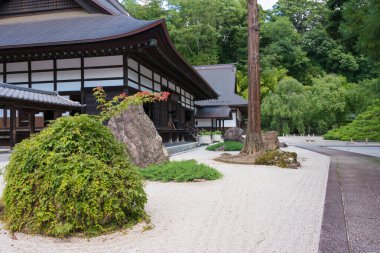 Nagano, Japonya - Japonya 'nın Nagano bölgesindeki Jiunji Tapınağı' nda geleneksel Japon Bahçesi. Ünlü tarihi bir yer..