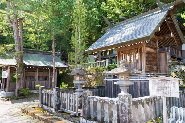 長野県 諏訪大社 諏訪大社 長野県諏訪市上社本宮 諏訪大社 すわたいしゃ 7世紀に建てられた最古の神社の一つ — ストック写真