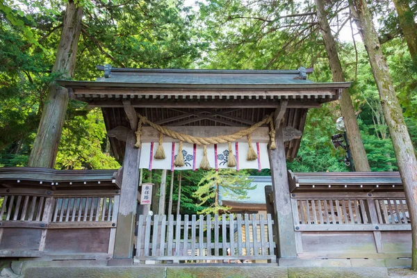 長野県 諏訪大社 諏訪大社 長野県諏訪市上社本宮 諏訪大社 すわたいしゃ 7世紀に建てられた最古の神社の一つ — ストック写真