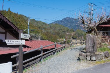 Gifu, Japonya - Nakatsugawa, Gifu, Japonya 'da Tsumago-juku ve Magome-juku arasında güzel manzara. Nakasendo ünlü bir antik yoldur..