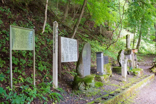 長野県 長野県諏訪市の法華寺にある吉良義親の墓 1686年 1706年 日本の徳川幕府に直接仕官した武士 — ストック写真