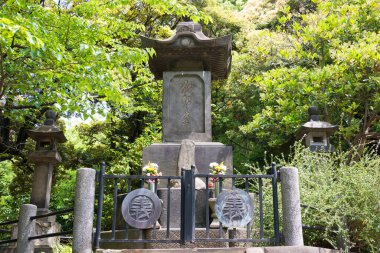 Tokyo, Japonya - Tokyo, Japonya 'daki Ueno Park' taki Shogitai Savaşçılarının Mezarı. Shogitai, Tokugawa Şogunluk Ordusu 'nun 1868 yılında kurulmuş seçkin bir samuray şok piyade birliğiydi..