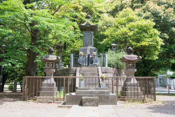 日本东京 位于日本东京植野公园的寿衣战士墓 幕府是1868年形成的德川幕府军的精锐武士突击步兵编队 — 图库照片