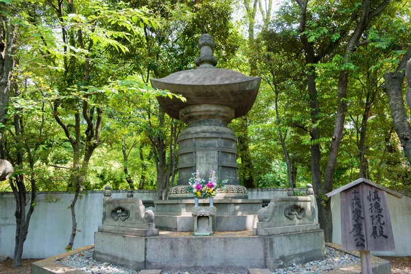 Tokyo Japan 德川一护 Tokugawa Ieyoshi 1793 1853 位于日本东京佐菊寺的德川修院陵墓 他是日本德川幕府的第12支幕府将军 — 图库照片