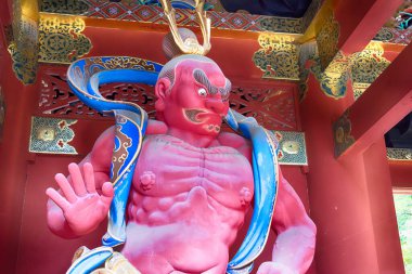 Nikko, Japonya - Nikko, Tochigi, Japonya 'daki Taiyuin Mozolesinde Nio Heykeli. Nio 'nun heykeli Edo döneminde yapılmış, Nikko Tapınakları ve Dünya Mirası Alanının bir parçası..