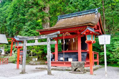 Nikko, Japonya - Japonya 'nın Nikko kentindeki Futarasan Tapınağı' nda Massha Mitomo-jinja. Nikko 'nun Tapınakları ve Tapınakları Dünya Mirası Alanının bir parçasıdır..