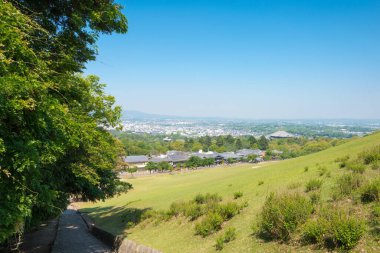 Nara, Japonya - Japonya 'daki Nara Parkı' nda Wakakusa Dağı.