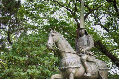 Takaoka, Japonya - Japonya Takaoka, Toyama, Japonya 'daki Takaoka Kalesi Parkı' nda Maeda Toshinaga Heykeli (1562-1614). Japon bir samuraydı ve Kaga bölgesinin ikinci erken dönem daimyoydu..
