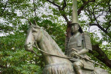 Takaoka, Japonya - Japonya Takaoka, Toyama, Japonya 'daki Takaoka Kalesi Parkı' nda Maeda Toshinaga Heykeli (1562-1614). Japon bir samuraydı ve Kaga bölgesinin ikinci erken dönem daimyoydu..