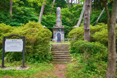 Hakodate, Japonya - Hakodate, Hokkaido, Japonya 'daki Hekketsuhi Anıtı. Tokugawa Shogun ordusunun yaklaşık 800 askerinin anıtı. Ünlü tarihi bir yer..