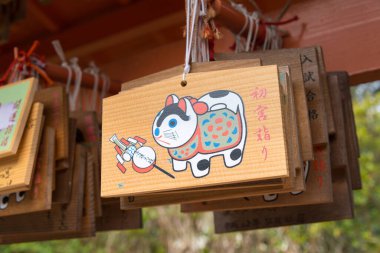 Wakayama, Japonya - Japonya, Wakayama, Kudoyama 'daki Nikanshofu Tapınağı' nda geleneksel tahta dua tableti (Ema).